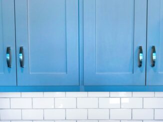 Quel carrelage avec une cuisine bleue ?