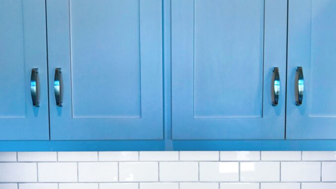 Quel carrelage avec une cuisine bleue ? Quel carrelage avec une cuisine bleue ?
