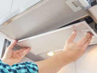Comment fixer en hauteur une hotte aspirante ?